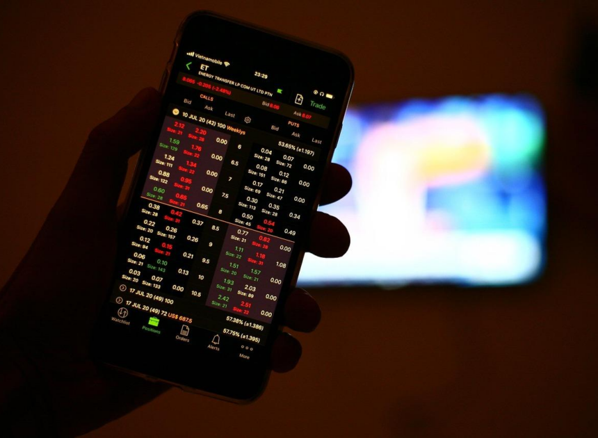 The Pros and Cons of Building a Career in Forex